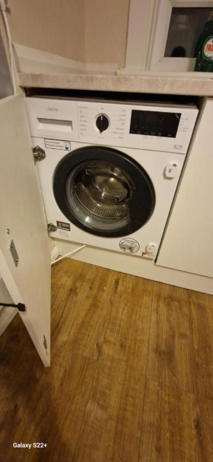 Archillects Entire Two Bedroom Comfy House - Free Parking 글라스고 외부 사진
