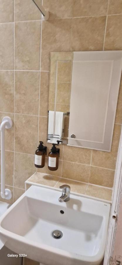 Archillects Entire Two Bedroom Comfy House - Free Parking 글라스고 외부 사진