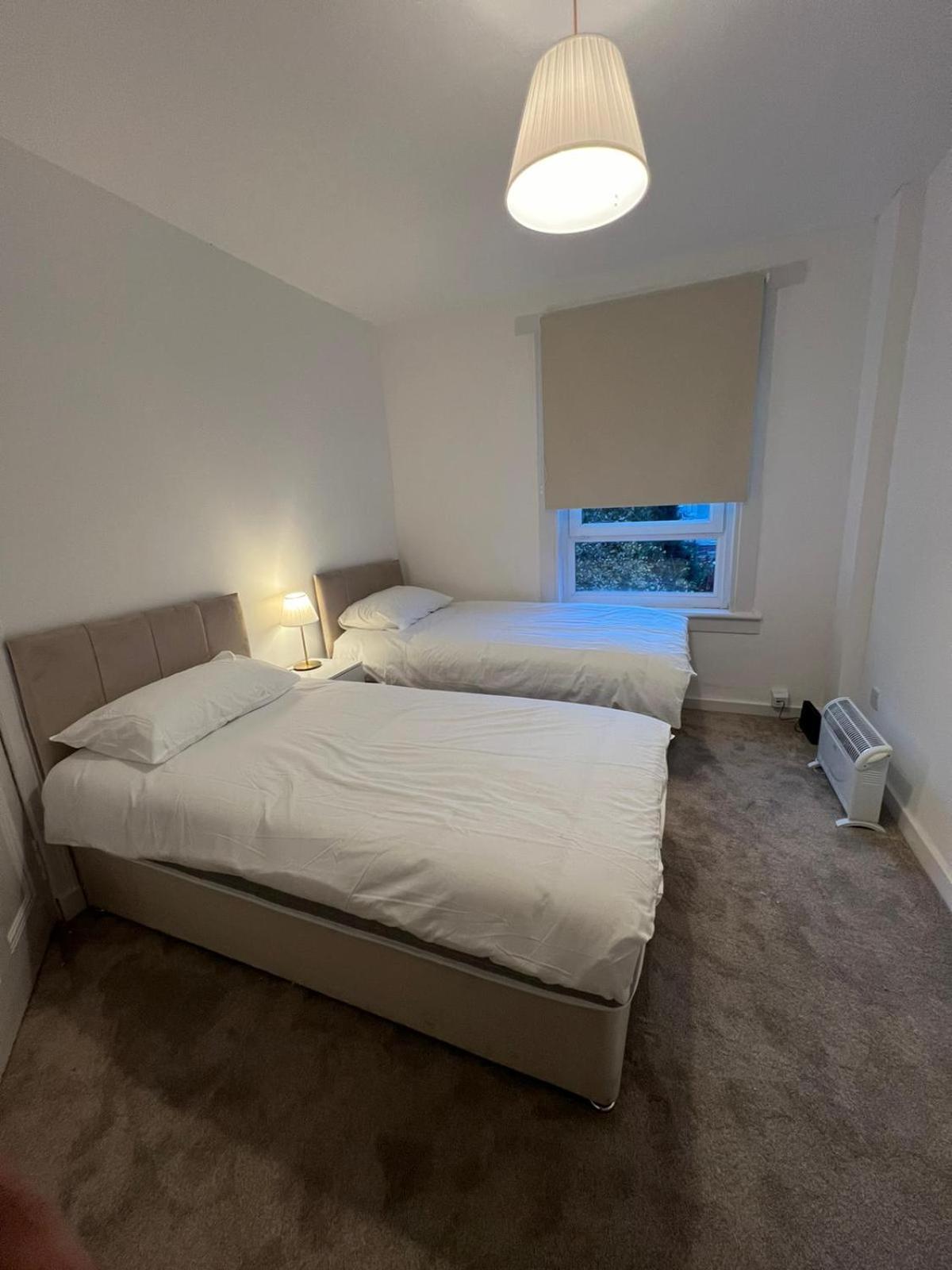 Archillects Entire Two Bedroom Comfy House - Free Parking 글라스고 외부 사진